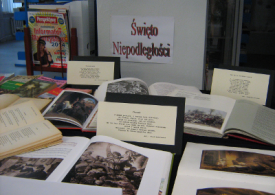 Święto Niepodległości - wystawa książek i gazetka